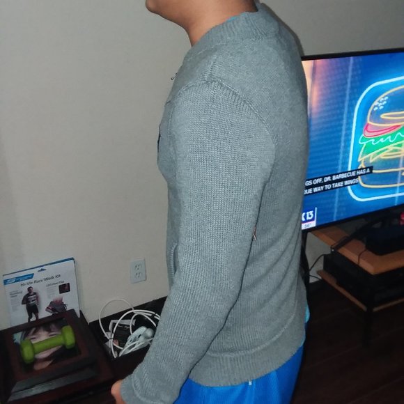 Young man POLO Sweater Like New L Silver/Gray - Picture 5 of 6